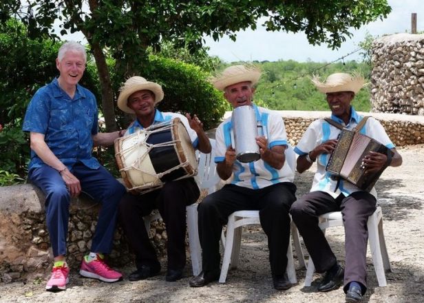 Bill-Clinton-Punta-Cana-musicians