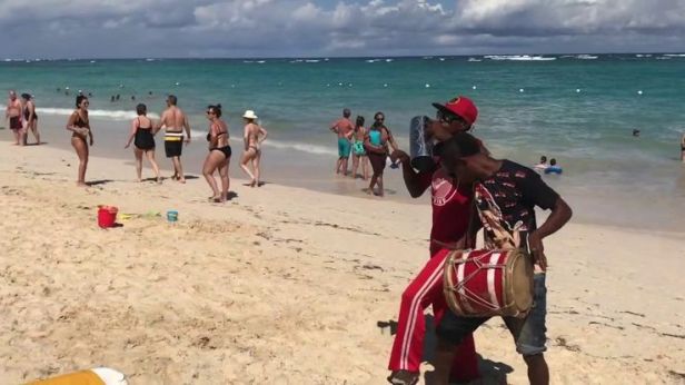 Punta-Cana-beach-musicians